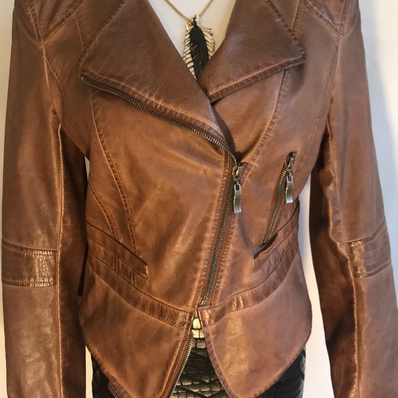 Brown leather jacket with zipper details - Picture 2 of 6
